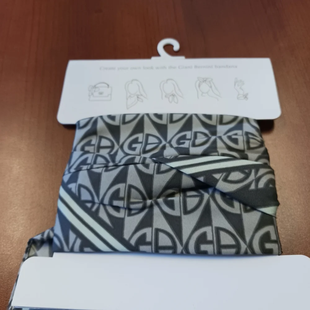 Giani Burnini Scarf